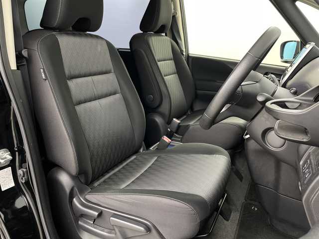 日産 セレナ e－パワー ハイウェイスター V 埼玉県 2020(令2)年 4.8万km ダイヤモンドブラック 純正ナビ/　(Bluetooth/CD/DVD/Blu-ray/FM/AM)/フルセグテレビ/アラウンドビューモニター/両側パワースライドドア/ビルトインETC/ドライブレコーダー/レーダークルーズコントロール/ブラインドスポットモニター/衝突被害軽減ブレーキ/クリアランスソナー/電子パーキングシステム/ブレーキホールド/デジタルインナーミラー/プッシュスタート/LEDライト/純正15インチアルミホイール