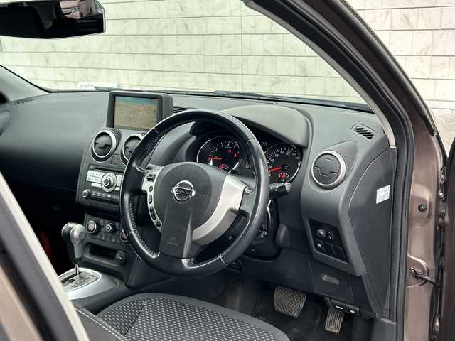 日産 デュアリス 20G 千葉県 2011(平23)年 12.4万km グレイッシュブロンズ 純正7インチHDDナビゲーション/【Blueooth・フルセグTV・HDD・DVD・CD】/バックカメラ/キセノンヘッドライト/・オートライト/スマートキー/前後ドライブレコーダー/ビルトインETC/MTモード付AT/ステアリングリモコン/スカイルーフ/純正フロアマット/保証書/取扱説明書