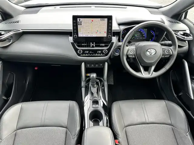 トヨタ カローラ クロス ハイブリッド Z 鳥取県 2023(令5)年 2.9万km プラチナホワイトパールマイカ ワンオーナー/パノラマルーフ/ＨＤＤナビ/３６０°カメラ/フルセグＴＶ　Ｂｌｕｅｔｏｏｔｈ　ＤＶＤ　ＣＤ/ＡＣＣ/ブラインドスポット/レーンアシスト/衝突被害軽減ブレーキ/オートホールド/Ｑｉ充電/ビルトインＥＴＣ２．０/前後ドライブレコーダー/運転席パワーシート/ハーフレザー/前席シートヒーター/ステアリングヒーター/LEDライト/フォグランプ/オートライト/オートハイビーム/スマートキー/スペアキー/新車保証書/取扱説明書