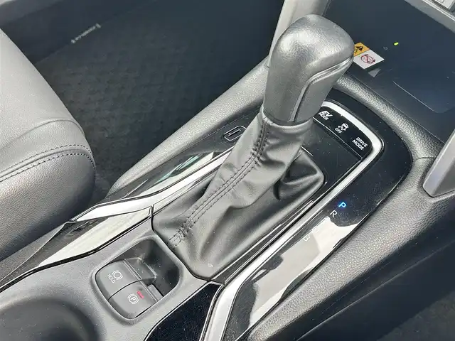 トヨタ カローラ クロス ハイブリッド Z 鳥取県 2023(令5)年 2.9万km プラチナホワイトパールマイカ ワンオーナー/パノラマルーフ/ＨＤＤナビ/３６０°カメラ/フルセグＴＶ　Ｂｌｕｅｔｏｏｔｈ　ＤＶＤ　ＣＤ/ＡＣＣ/ブラインドスポット/レーンアシスト/衝突被害軽減ブレーキ/オートホールド/Ｑｉ充電/ビルトインＥＴＣ２．０/前後ドライブレコーダー/運転席パワーシート/ハーフレザー/前席シートヒーター/ステアリングヒーター/LEDライト/フォグランプ/オートライト/オートハイビーム/スマートキー/スペアキー/新車保証書/取扱説明書