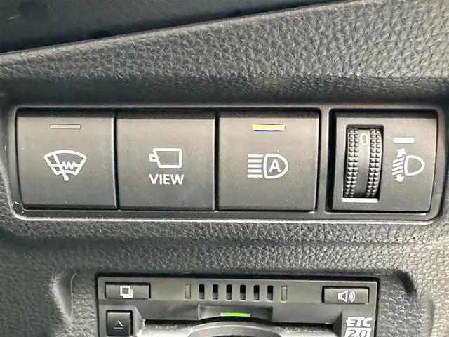 トヨタ カローラ クロス ハイブリッド Z 鳥取県 2023(令5)年 2.9万km プラチナホワイトパールマイカ ワンオーナー/パノラマルーフ/ＨＤＤナビ/３６０°カメラ/フルセグＴＶ　Ｂｌｕｅｔｏｏｔｈ　ＤＶＤ　ＣＤ/ＡＣＣ/ブラインドスポット/レーンアシスト/衝突被害軽減ブレーキ/オートホールド/Ｑｉ充電/ビルトインＥＴＣ２．０/前後ドライブレコーダー/運転席パワーシート/ハーフレザー/前席シートヒーター/ステアリングヒーター/LEDライト/フォグランプ/オートライト/オートハイビーム/スマートキー/スペアキー/新車保証書/取扱説明書