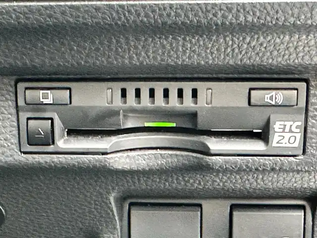 トヨタ カローラ クロス ハイブリッド Z 鳥取県 2023(令5)年 2.9万km プラチナホワイトパールマイカ ワンオーナー/パノラマルーフ/ＨＤＤナビ/３６０°カメラ/フルセグＴＶ　Ｂｌｕｅｔｏｏｔｈ　ＤＶＤ　ＣＤ/ＡＣＣ/ブラインドスポット/レーンアシスト/衝突被害軽減ブレーキ/オートホールド/Ｑｉ充電/ビルトインＥＴＣ２．０/前後ドライブレコーダー/運転席パワーシート/ハーフレザー/前席シートヒーター/ステアリングヒーター/LEDライト/フォグランプ/オートライト/オートハイビーム/スマートキー/スペアキー/新車保証書/取扱説明書