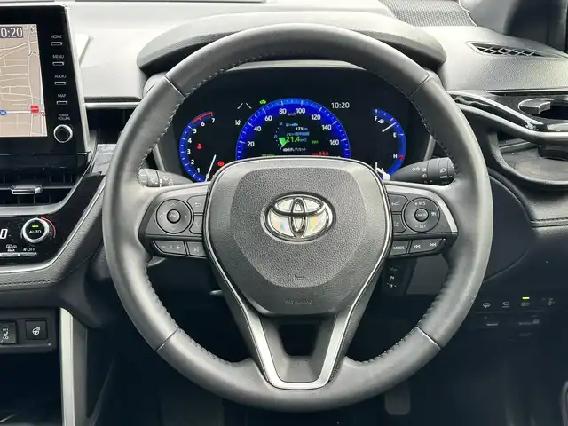 トヨタ カローラ クロス ハイブリッド Z 鳥取県 2023(令5)年 2.9万km プラチナホワイトパールマイカ ワンオーナー/パノラマルーフ/ＨＤＤナビ/３６０°カメラ/フルセグＴＶ　Ｂｌｕｅｔｏｏｔｈ　ＤＶＤ　ＣＤ/ＡＣＣ/ブラインドスポット/レーンアシスト/衝突被害軽減ブレーキ/オートホールド/Ｑｉ充電/ビルトインＥＴＣ２．０/前後ドライブレコーダー/運転席パワーシート/ハーフレザー/前席シートヒーター/ステアリングヒーター/LEDライト/フォグランプ/オートライト/オートハイビーム/スマートキー/スペアキー/新車保証書/取扱説明書