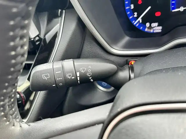 トヨタ カローラ クロス ハイブリッド Z 鳥取県 2023(令5)年 2.9万km プラチナホワイトパールマイカ ワンオーナー/パノラマルーフ/ＨＤＤナビ/３６０°カメラ/フルセグＴＶ　Ｂｌｕｅｔｏｏｔｈ　ＤＶＤ　ＣＤ/ＡＣＣ/ブラインドスポット/レーンアシスト/衝突被害軽減ブレーキ/オートホールド/Ｑｉ充電/ビルトインＥＴＣ２．０/前後ドライブレコーダー/運転席パワーシート/ハーフレザー/前席シートヒーター/ステアリングヒーター/LEDライト/フォグランプ/オートライト/オートハイビーム/スマートキー/スペアキー/新車保証書/取扱説明書