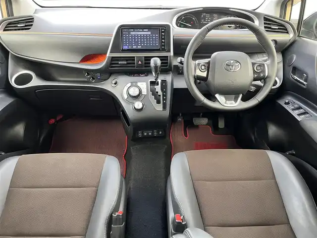 トヨタ シエンタ ハイブリッド ファンベースG クエロ 奈良県 2022(令4)年 2.3万km ブラックマイカ/ベージュ 2トーン 純正ナビ（NSZT-W68T）/クルーズコントロール/アラウンドビューモニター/前後コーナーセンサー/プリクラッシュセーフティ/レーンキープアシスト/両側パワースライドドア/ハーフレザーシート/前席シートヒーター/ステアリングヒーター/ＬＥＤヘッドライト/オートライト/ETC/前後ドライブレコーダー（CS-91FH）/SMACK15インチAW/スペアキーX1