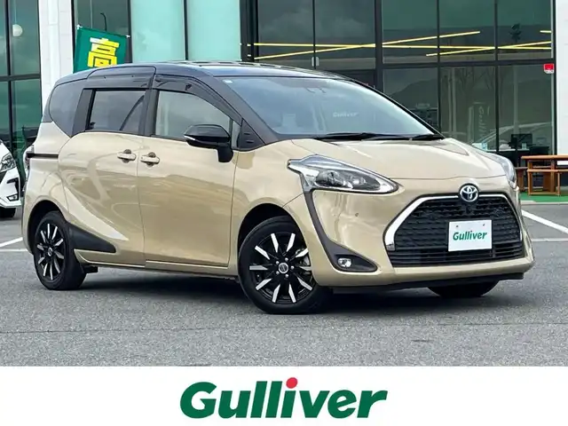 トヨタ シエンタ ハイブリッド ファンベースG クエロ 奈良県 2022(令4)年 2.3万km ブラックマイカ/ベージュ 2トーン 純正ナビ（NSZT-W68T）/クルーズコントロール/アラウンドビューモニター/前後コーナーセンサー/プリクラッシュセーフティ/レーンキープアシスト/両側パワースライドドア/ハーフレザーシート/前席シートヒーター/ステアリングヒーター/ＬＥＤヘッドライト/オートライト/ETC/前後ドライブレコーダー（CS-91FH）/SMACK15インチAW/スペアキーX1