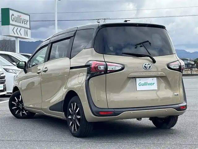 トヨタ シエンタ ハイブリッド ファンベースG クエロ 奈良県 2022(令4)年 2.3万km ブラックマイカ/ベージュ 2トーン 純正ナビ（NSZT-W68T）/クルーズコントロール/アラウンドビューモニター/前後コーナーセンサー/プリクラッシュセーフティ/レーンキープアシスト/両側パワースライドドア/ハーフレザーシート/前席シートヒーター/ステアリングヒーター/ＬＥＤヘッドライト/オートライト/ETC/前後ドライブレコーダー（CS-91FH）/SMACK15インチAW/スペアキーX1