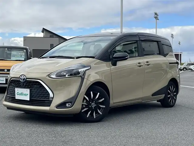 トヨタ シエンタ ハイブリッド ファンベースG クエロ 奈良県 2022(令4)年 2.3万km ブラックマイカ/ベージュ 2トーン 純正ナビ（NSZT-W68T）/クルーズコントロール/アラウンドビューモニター/前後コーナーセンサー/プリクラッシュセーフティ/レーンキープアシスト/両側パワースライドドア/ハーフレザーシート/前席シートヒーター/ステアリングヒーター/ＬＥＤヘッドライト/オートライト/ETC/前後ドライブレコーダー（CS-91FH）/SMACK15インチAW/スペアキーX1