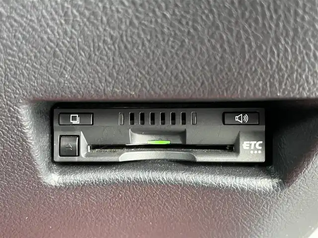 トヨタ シエンタ ハイブリッド ファンベースG クエロ 奈良県 2022(令4)年 2.3万km ブラックマイカ/ベージュ 2トーン 純正ナビ（NSZT-W68T）/クルーズコントロール/アラウンドビューモニター/前後コーナーセンサー/プリクラッシュセーフティ/レーンキープアシスト/両側パワースライドドア/ハーフレザーシート/前席シートヒーター/ステアリングヒーター/ＬＥＤヘッドライト/オートライト/ETC/前後ドライブレコーダー（CS-91FH）/SMACK15インチAW/スペアキーX1