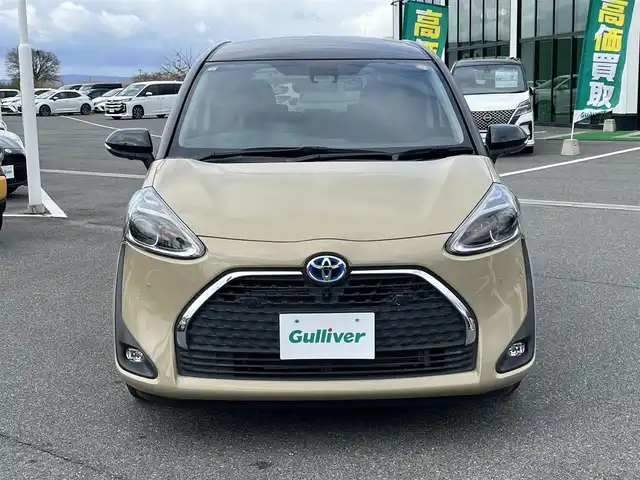 トヨタ シエンタ ハイブリッド ファンベースG クエロ 奈良県 2022(令4)年 2.3万km ブラックマイカ/ベージュ 2トーン 純正ナビ（NSZT-W68T）/クルーズコントロール/アラウンドビューモニター/前後コーナーセンサー/プリクラッシュセーフティ/レーンキープアシスト/両側パワースライドドア/ハーフレザーシート/前席シートヒーター/ステアリングヒーター/ＬＥＤヘッドライト/オートライト/ETC/前後ドライブレコーダー（CS-91FH）/SMACK15インチAW/スペアキーX1