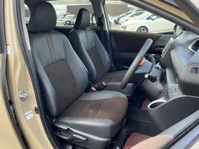 トヨタ シエンタ ハイブリッド ファンベースG クエロ 奈良県 2022(令4)年 2.3万km ブラックマイカ/ベージュ 2トーン 純正ナビ（NSZT-W68T）/クルーズコントロール/アラウンドビューモニター/前後コーナーセンサー/プリクラッシュセーフティ/レーンキープアシスト/両側パワースライドドア/ハーフレザーシート/前席シートヒーター/ステアリングヒーター/ＬＥＤヘッドライト/オートライト/ETC/前後ドライブレコーダー（CS-91FH）/SMACK15インチAW/スペアキーX1