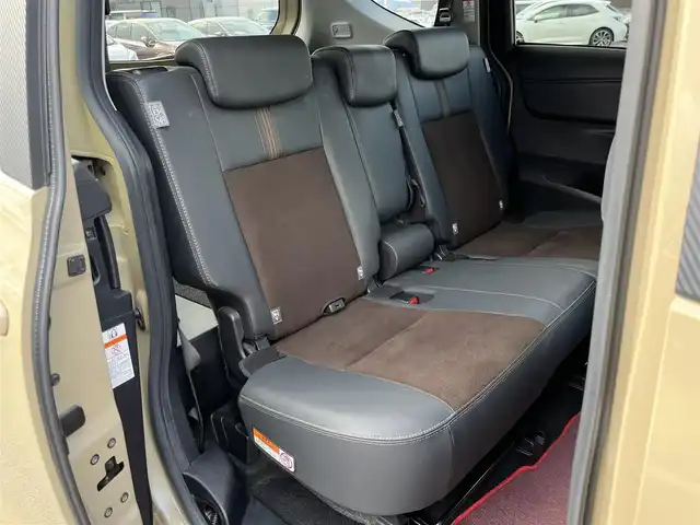 トヨタ シエンタ ハイブリッド ファンベースG クエロ 奈良県 2022(令4)年 2.3万km ブラックマイカ/ベージュ 2トーン 純正ナビ（NSZT-W68T）/クルーズコントロール/アラウンドビューモニター/前後コーナーセンサー/プリクラッシュセーフティ/レーンキープアシスト/両側パワースライドドア/ハーフレザーシート/前席シートヒーター/ステアリングヒーター/ＬＥＤヘッドライト/オートライト/ETC/前後ドライブレコーダー（CS-91FH）/SMACK15インチAW/スペアキーX1