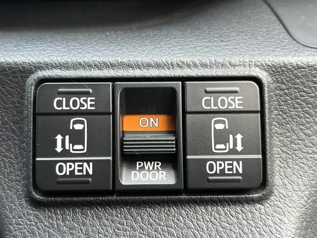 トヨタ シエンタ ハイブリッド ファンベースG クエロ 奈良県 2022(令4)年 2.3万km ブラックマイカ/ベージュ 2トーン 純正ナビ（NSZT-W68T）/クルーズコントロール/アラウンドビューモニター/前後コーナーセンサー/プリクラッシュセーフティ/レーンキープアシスト/両側パワースライドドア/ハーフレザーシート/前席シートヒーター/ステアリングヒーター/ＬＥＤヘッドライト/オートライト/ETC/前後ドライブレコーダー（CS-91FH）/SMACK15インチAW/スペアキーX1