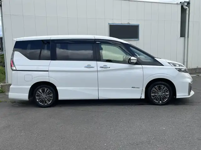 日産 セレナ ライダー プロパイロット E 福島県 2016(平28)年 11.8万km ブリリアントホワイトパール (株)IDOMが運営する【じしゃロン福島店】の自社ローン専用車両になります。こちらは現金またはオートローンご利用時の価格です。自社ローンご希望の方は別途その旨お申付け下さい/純正９インチＳＤナビ/フルセグテレビ/バックカメラ/プロパイロット/衝突軽減システム/ハンズフリードア/革巻ステアリング/両側パワースライドドア/社外ドライブレコーダー/コーナーセンサー/ＥＴＣ