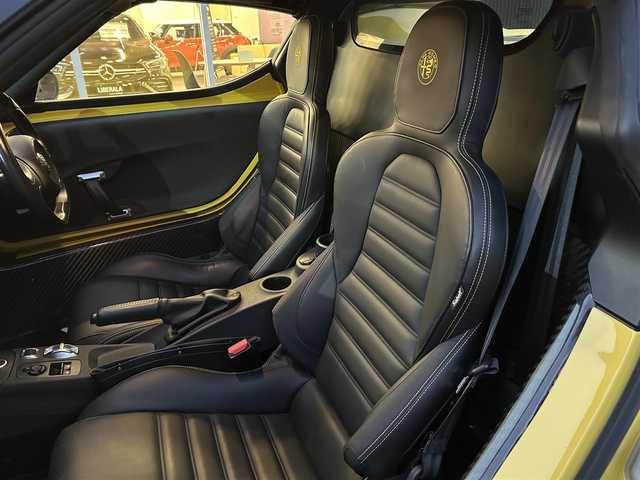 アルファロメオ ４Ｃスパイダー 福岡県 2018(平30)年 2.5万km トロピカリアイエロー 黒革シート　/Ｄ．Ｎ．Ａシステム/ｂｒｅｍｂｏレッドキャリパー　/HIDヘッドライト/パドルシフト/ＲＡＹＳ１７インチアルミホイール(現状純正履かせてます)/純正アルミホイール/取扱説明書　/保証書　/スペアキー×１/ＥＴＣ