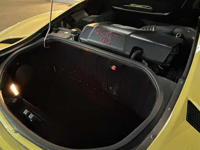 アルファロメオ ４Ｃスパイダー 福岡県 2018(平30)年 2.5万km トロピカリアイエロー 黒革シート　/Ｄ．Ｎ．Ａシステム/ｂｒｅｍｂｏレッドキャリパー　/HIDヘッドライト/パドルシフト/ＲＡＹＳ１７インチアルミホイール(現状純正履かせてます)/純正アルミホイール/取扱説明書　/保証書　/スペアキー×１/ＥＴＣ