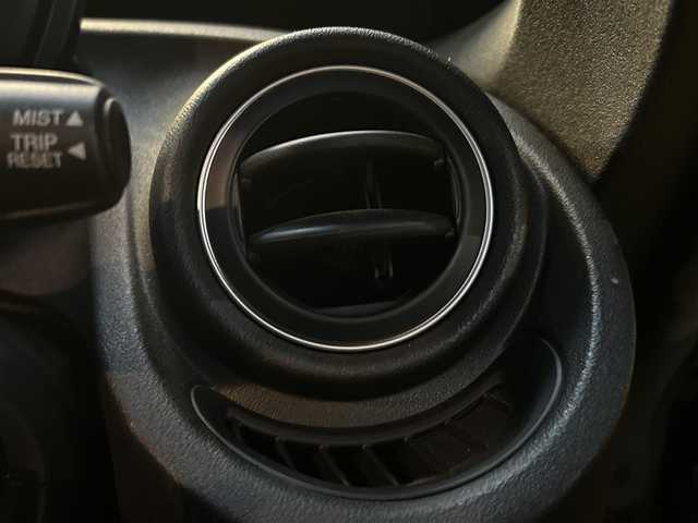 アルファロメオ ４Ｃスパイダー 福岡県 2018(平30)年 2.5万km トロピカリアイエロー 黒革シート　/Ｄ．Ｎ．Ａシステム/ｂｒｅｍｂｏレッドキャリパー　/HIDヘッドライト/パドルシフト/ＲＡＹＳ１７インチアルミホイール(現状純正履かせてます)/純正アルミホイール/取扱説明書　/保証書　/スペアキー×１/ＥＴＣ