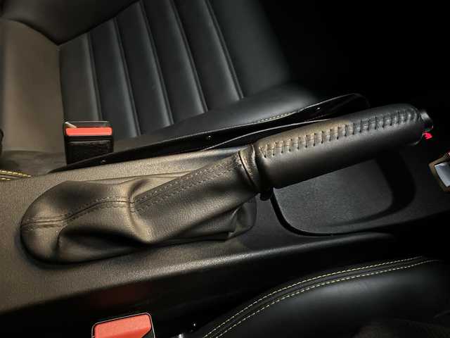 アルファロメオ ４Ｃスパイダー 福岡県 2018(平30)年 2.5万km トロピカリアイエロー 黒革シート　/Ｄ．Ｎ．Ａシステム/ｂｒｅｍｂｏレッドキャリパー　/HIDヘッドライト/パドルシフト/ＲＡＹＳ１７インチアルミホイール(現状純正履かせてます)/純正アルミホイール/取扱説明書　/保証書　/スペアキー×１/ＥＴＣ