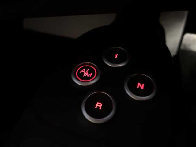 アルファロメオ ４Ｃスパイダー 福岡県 2018(平30)年 2.5万km トロピカリアイエロー 黒革シート　/Ｄ．Ｎ．Ａシステム/ｂｒｅｍｂｏレッドキャリパー　/HIDヘッドライト/パドルシフト/ＲＡＹＳ１７インチアルミホイール(現状純正履かせてます)/純正アルミホイール/取扱説明書　/保証書　/スペアキー×１/ＥＴＣ