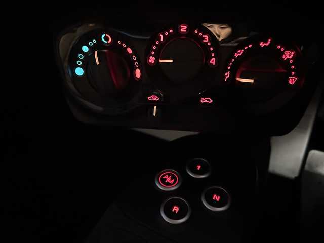 アルファロメオ ４Ｃスパイダー 福岡県 2018(平30)年 2.5万km トロピカリアイエロー 黒革シート　/Ｄ．Ｎ．Ａシステム/ｂｒｅｍｂｏレッドキャリパー　/HIDヘッドライト/パドルシフト/ＲＡＹＳ１７インチアルミホイール(現状純正履かせてます)/純正アルミホイール/取扱説明書　/保証書　/スペアキー×１/ＥＴＣ