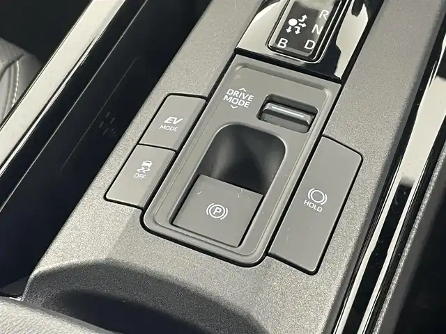 トヨタ プリウス Z 福島県 2023(令5)年 0.7万km プラチナホワイトパールマイカ トヨタセーフティーセンス /・PCS/・車線逸脱警報/・レーダークルーズコントロール/・オートマチックハイビーム/・ブラインドスポットモニター/・パーキングサポート/・レーンアシスト/全方位カメラ /純正ナビ/【AM/FM/MIRACASTO/Bluetooth/フルセグ】 /モデリスタエアロ /サンルーフ/レザーシート/純正ETC2.0　/電子パーキング　/・ブレーキホールド　/ハンドルヒーター　/・シートヒーター　/・エアシート　/・パワーシート　/電動リアゲート　/ステアリングスイッチ/・革巻きステアリング/・チルトステアリング/プッシュスタート/・スマートキー/LEDライト/・オートライト/AC100V/オートミラー/取扱説明書/・保証書
