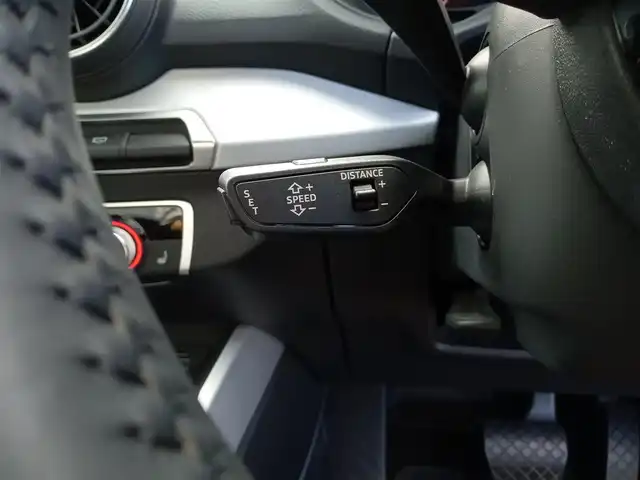 アウディ Ｑ２ 30TFSIスポーツ 福井県 2020(令2)年 2.4万km 赤 衝突被害軽減システム/純正ナビ/・（ワンセグTV/CD/DVD/Bluetooth）/バックカメラ/横滑り防止装置/レーンキープアシスト/追従機能付きクルーズコントロール/オートブレーキホールド/前後コーナーセンサー/前席シートヒーター/ETC2.0/前後ドライブレコーダー/純正17インチAW/純正フロアマット/オートLEDライト/スマートキー