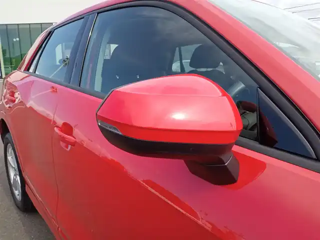 アウディ Ｑ２ 30TFSIスポーツ 福井県 2020(令2)年 2.4万km 赤 衝突被害軽減システム/純正ナビ/・（ワンセグTV/CD/DVD/Bluetooth）/バックカメラ/横滑り防止装置/レーンキープアシスト/追従機能付きクルーズコントロール/オートブレーキホールド/前後コーナーセンサー/前席シートヒーター/ETC2.0/前後ドライブレコーダー/純正17インチAW/純正フロアマット/オートLEDライト/スマートキー