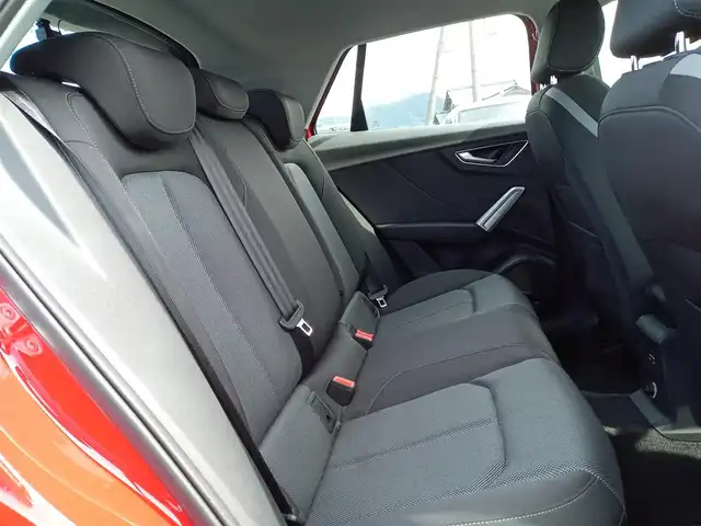 アウディ Ｑ２ 30TFSIスポーツ 福井県 2020(令2)年 2.4万km 赤 衝突被害軽減システム/純正ナビ/・（ワンセグTV/CD/DVD/Bluetooth）/バックカメラ/横滑り防止装置/レーンキープアシスト/追従機能付きクルーズコントロール/オートブレーキホールド/前後コーナーセンサー/前席シートヒーター/ETC2.0/前後ドライブレコーダー/純正17インチAW/純正フロアマット/オートLEDライト/スマートキー