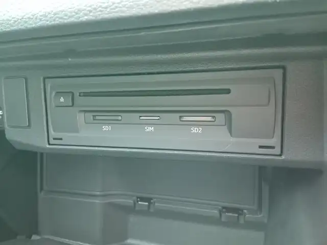 アウディ Ｑ２ 30TFSIスポーツ 福井県 2020(令2)年 2.4万km 赤 衝突被害軽減システム/純正ナビ/・（ワンセグTV/CD/DVD/Bluetooth）/バックカメラ/横滑り防止装置/レーンキープアシスト/追従機能付きクルーズコントロール/オートブレーキホールド/前後コーナーセンサー/前席シートヒーター/ETC2.0/前後ドライブレコーダー/純正17インチAW/純正フロアマット/オートLEDライト/スマートキー