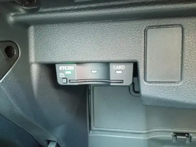 アウディ Ｑ２ 30TFSIスポーツ 福井県 2020(令2)年 2.4万km 赤 衝突被害軽減システム/純正ナビ/・（ワンセグTV/CD/DVD/Bluetooth）/バックカメラ/横滑り防止装置/レーンキープアシスト/追従機能付きクルーズコントロール/オートブレーキホールド/前後コーナーセンサー/前席シートヒーター/ETC2.0/前後ドライブレコーダー/純正17インチAW/純正フロアマット/オートLEDライト/スマートキー