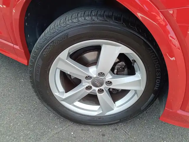 アウディ Ｑ２ 30TFSIスポーツ 福井県 2020(令2)年 2.4万km 赤 衝突被害軽減システム/純正ナビ/・（ワンセグTV/CD/DVD/Bluetooth）/バックカメラ/横滑り防止装置/レーンキープアシスト/追従機能付きクルーズコントロール/オートブレーキホールド/前後コーナーセンサー/前席シートヒーター/ETC2.0/前後ドライブレコーダー/純正17インチAW/純正フロアマット/オートLEDライト/スマートキー