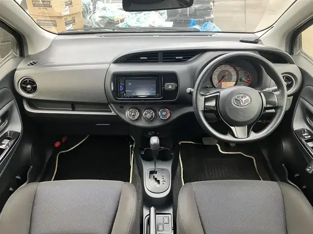 トヨタ ヴィッツ F LEDエディション 道南・函館 2016(平28)年 7.9万km ブラックマイカ /社外ディスプレイオーディオ//夏冬タイヤ//エンジンスターター//ワイパーデアイサー//LEDヘッドライト//オートライト//保証書//取扱説明書