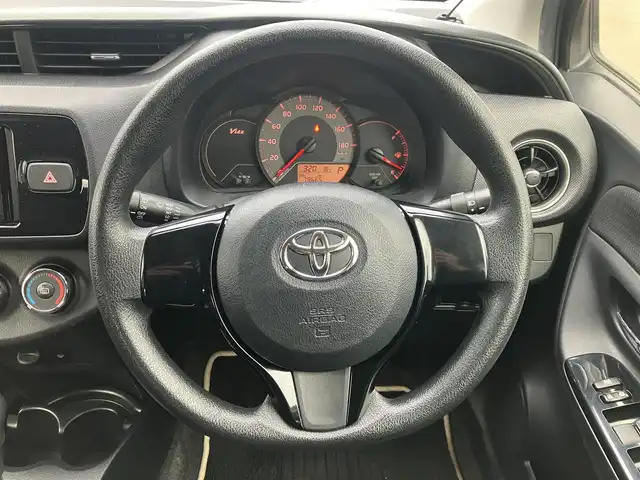 トヨタ ヴィッツ F LEDエディション 道南・函館 2016(平28)年 7.9万km ブラックマイカ /社外ディスプレイオーディオ//夏冬タイヤ//エンジンスターター//ワイパーデアイサー//LEDヘッドライト//オートライト//保証書//取扱説明書