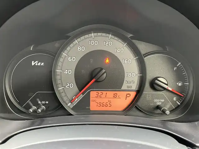 トヨタ ヴィッツ F LEDエディション 道南・函館 2016(平28)年 7.9万km ブラックマイカ /社外ディスプレイオーディオ//夏冬タイヤ//エンジンスターター//ワイパーデアイサー//LEDヘッドライト//オートライト//保証書//取扱説明書