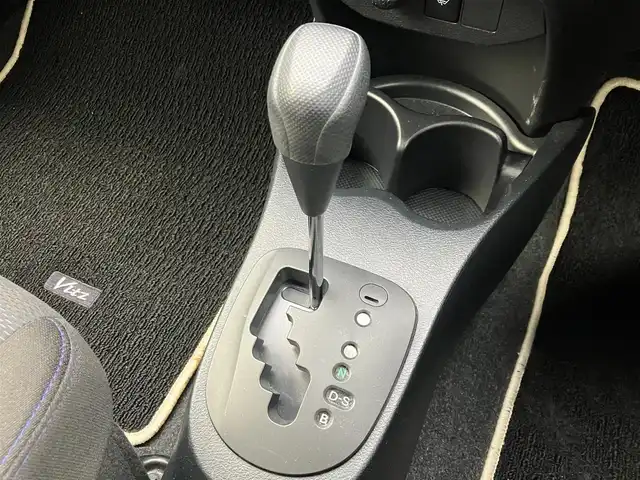 トヨタ ヴィッツ F LEDエディション 道南・函館 2016(平28)年 7.9万km ブラックマイカ /社外ディスプレイオーディオ//夏冬タイヤ//エンジンスターター//ワイパーデアイサー//LEDヘッドライト//オートライト//保証書//取扱説明書