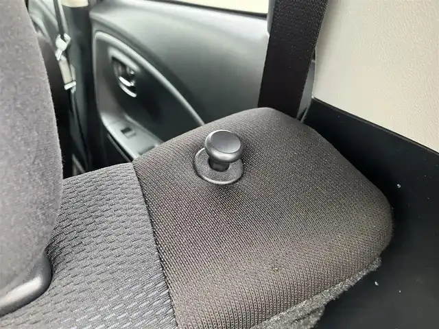 トヨタ ヴィッツ F LEDエディション 道南・函館 2016(平28)年 7.9万km ブラックマイカ /社外ディスプレイオーディオ//夏冬タイヤ//エンジンスターター//ワイパーデアイサー//LEDヘッドライト//オートライト//保証書//取扱説明書