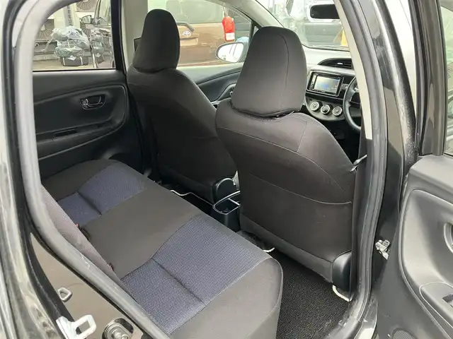 トヨタ ヴィッツ F LEDエディション 道南・函館 2016(平28)年 7.9万km ブラックマイカ /社外ディスプレイオーディオ//夏冬タイヤ//エンジンスターター//ワイパーデアイサー//LEDヘッドライト//オートライト//保証書//取扱説明書