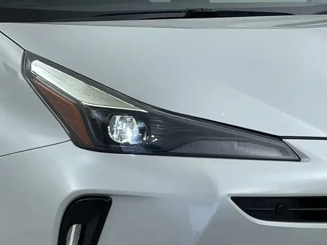 トヨタ プリウス S ツーリングセレ ブラックED 新潟県 2022(令4)年 3万km プラチナホワイトパールマイカ 純正ディスプレイオーディオ/　Bluetooth/USB/トヨタセーフティセンス/・プリクラッシュセーフティ/・レーントレーシングアシスト/・レーダークルーズコントロール/・オートマチックハイビーム/・ロードサインアシスト/パーキングサポートブレーキ/クリアランスソナー/レザーシート/前席シートヒーター/全方位モニター/ビルトインETC2.0/ステアリングスイッチ