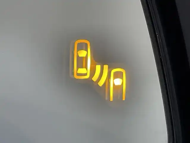 トヨタ ハリアー Z レザーパッケージ 愛知県 2021(令3)年 7.2万km ホワイトパールクリスタルシャイン モデリスタエアロ　F/S/R/パノラマ調光ムーンルーフ/純正ナビ/JBLサウンドシステム/ヘッドアップディスプレイ/シートベンチレーション/ステリングヒーター/デジタルインナーミラー/バックカメラ/トヨタセーフティーセンス/衝突軽減ブレーキ/レーンキープアシスト/アダクティブクルーズコントロール/ブラインドスポットモニター/標識検知/踏み間違い防止/先行車発進お知らせ機能/クリアランスソナー/ETC2.0/パワーシート/シートメモリー/スマートキー/プッシュスタート