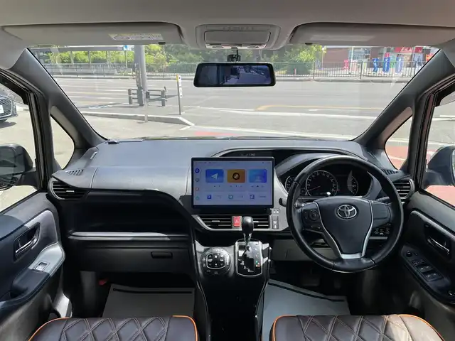 トヨタ ヴォクシー ZS 煌 香川県 2015(平27)年 6.9万km ブラック ディスプレイオーディオ/Bluetooth接続/バックカメラ/両側パワースライドドア/デジタルミラー/社外17インチアルミ/LEDヘッドライト/前後ドライブレコーダー/革調シートカバー/置くだけ充電/アイドリングストップ/スマートキー/プッシュスタート/ビルトインETC