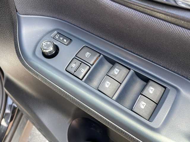 トヨタ ヴォクシー ZS 煌 香川県 2015(平27)年 6.9万km ブラック ディスプレイオーディオ/Bluetooth接続/バックカメラ/両側パワースライドドア/デジタルミラー/社外17インチアルミ/LEDヘッドライト/前後ドライブレコーダー/革調シートカバー/置くだけ充電/アイドリングストップ/スマートキー/プッシュスタート/ビルトインETC