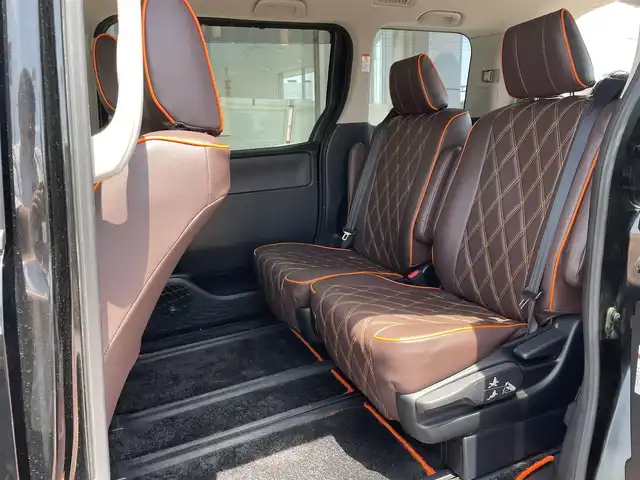 トヨタ ヴォクシー ZS 煌 香川県 2015(平27)年 6.9万km ブラック ディスプレイオーディオ/Bluetooth接続/バックカメラ/両側パワースライドドア/デジタルミラー/社外17インチアルミ/LEDヘッドライト/前後ドライブレコーダー/革調シートカバー/置くだけ充電/アイドリングストップ/スマートキー/プッシュスタート/ビルトインETC