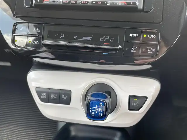 トヨタ プリウス S 福島県 2018(平30)年 12万km スティールブロンドM (株)IDOMが運営する【じしゃロン福島店】の自社ローン専用車両になります。こちらは現金またはオートローンご利用時の価格です。自社ローンご希望の方は別途その旨お申付け下さい/社外ｃｌａｒｉｏｎナビ/バックカメラ/レーダークルーズコントロール/ステアリングリモコン/衝突軽減システム/オートハイビーム/車両接近アラーム/ワイパーデアイサー/ＥＴＣ/運転モード切替