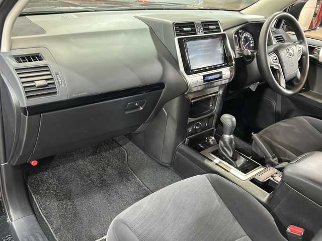 トヨタ ランドクルーザー プラド TX 静岡県 2022(令4)年 2.7万km 黒 純正ナビ（AM FM CD DVD フルセグ SD Bluetooth）/トヨタセーフティセンス/レーダークルーズコントロール/バックカメラ/コーナーセンサー/ドライブレコーダー/MTモード付きAT/純正ナビフロアマット/LEDヘッドライト/オートマチックハイビーム/ETC/ロードサインアシスト/センターでフロック/スマートキー/スペアキー×１