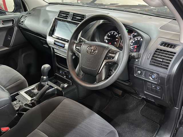 トヨタ ランドクルーザー プラド TX 静岡県 2022(令4)年 2.7万km 黒 純正ナビ（AM FM CD DVD フルセグ SD Bluetooth）/トヨタセーフティセンス/レーダークルーズコントロール/バックカメラ/コーナーセンサー/ドライブレコーダー/MTモード付きAT/純正ナビフロアマット/LEDヘッドライト/オートマチックハイビーム/ETC/ロードサインアシスト/センターでフロック/スマートキー/スペアキー×１
