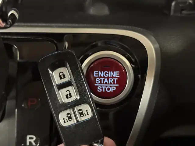 ホンダ Ｎ ＢＯＸ カスタム G Lパッケージ 群馬県 2015(平27)年 7.5万km プレミアムホワイトパールⅡ 純正7インチナビ/・AM/FM/フルセグTV/・Bluetooth/MSV/・CD/DVD/SD/バックカメラ/両側電動スライドドア/前後ドライブレコーダー/ETC/HIDヘッドライト/フォグランプ/純正フロアマット/純正ドアバイザー/純正14インチアルミホイール/プッシュスタート/スマートキー