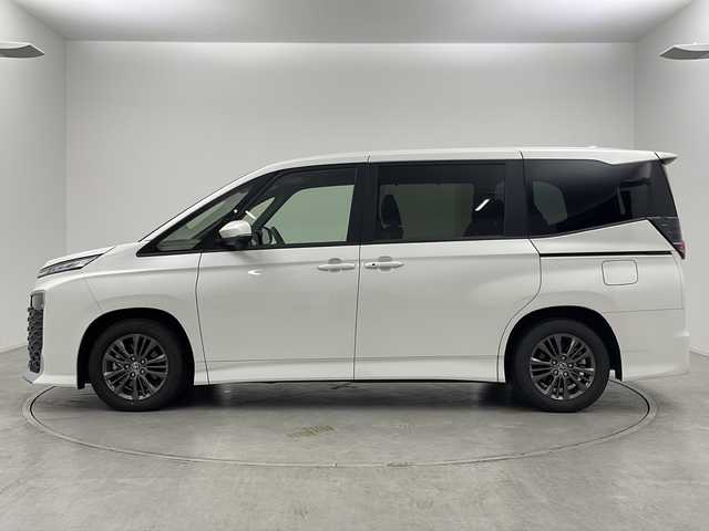 トヨタ ヴォクシー S－G 群馬県 2024(令6)年 0.7万km ホワイトパールクリスタルシャイン 純正８型ディスプレイオーディオ　バックアカメラ　両側電動スライドドア　衝突被害軽減ブレーキ　ドライブレコーダー　ビルトインＥＴＣ２．０　アダプティブクルーズコントロール　オートハイビーム　禁煙車