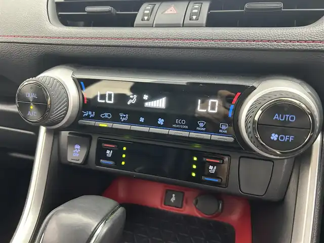 トヨタ ＲＡＶ４ アドベンチャー オフロードPKG 茨城県 2021(令3)年 3.8万km アティチュードブラックマイカ 純正ディスプレイオーディオ/・ナビキット(機能)あり/Toyota　Safety　Sense/・プリクラッシュセーフティ/・レーダークルーズコントロール/・レーントレーシングアシスト/・オートマチックハイビーム/・ブラインドスポットモニター/・ロードサインアシスト/ステアリングヒーター/合皮シート/エアシート（前席）/純正アルミホイール/純正フロアマット/ビルトインETC/バックカメラ/シフトマチック/4WD/LEDヘッドライト