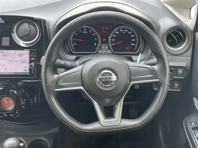 日産 ノート X 東京都 2018(平30)年 2.9万km ブリリアントシルバー 純正ナビ/アラウンドビュー/インテリジェントルームミラー/エマージェンシーブレーキ/車線逸脱警報/アイドリングストップ/横滑り防止措置/スマートキー/Pスタート/オートエアコン/オートウィンドウ