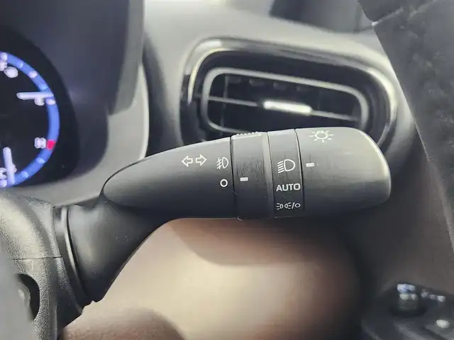 トヨタ ヤリスクロス ハイブリッド Z 愛知県 2020(令2)年 5万km ダークブルーマイカM トヨタセーフティーセンス/寒冷地仕様/純正ディスプレイナビ/・Bluetooth/純正エンジンスターター/パワーバックドア/ワイパーデアイサー/ステアリングヒーター/ETC2.0 /革巻きステアリング/ステアリングリモコン/前席シートヒーター　/電動パーキングシステム/AUTOホールド/前後ドライブレコーダー/バックカメラ/純正AW